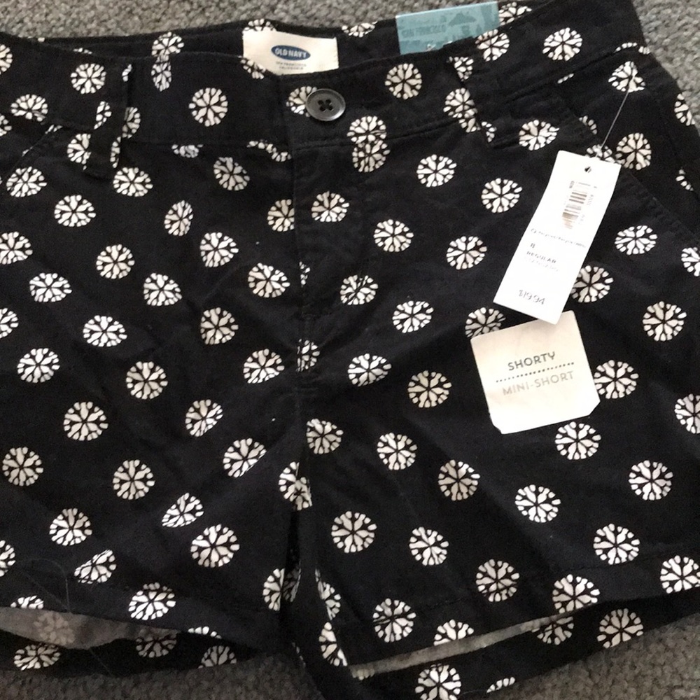 Black and white shorts size 8
